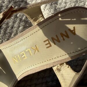 Anne Klein Cream and Tan Sandals